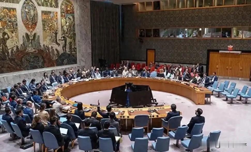 为什么伊朗要发展核武，理由很简单，不被美国欺负，但凡伊朗拥有核武，美国和以色列，