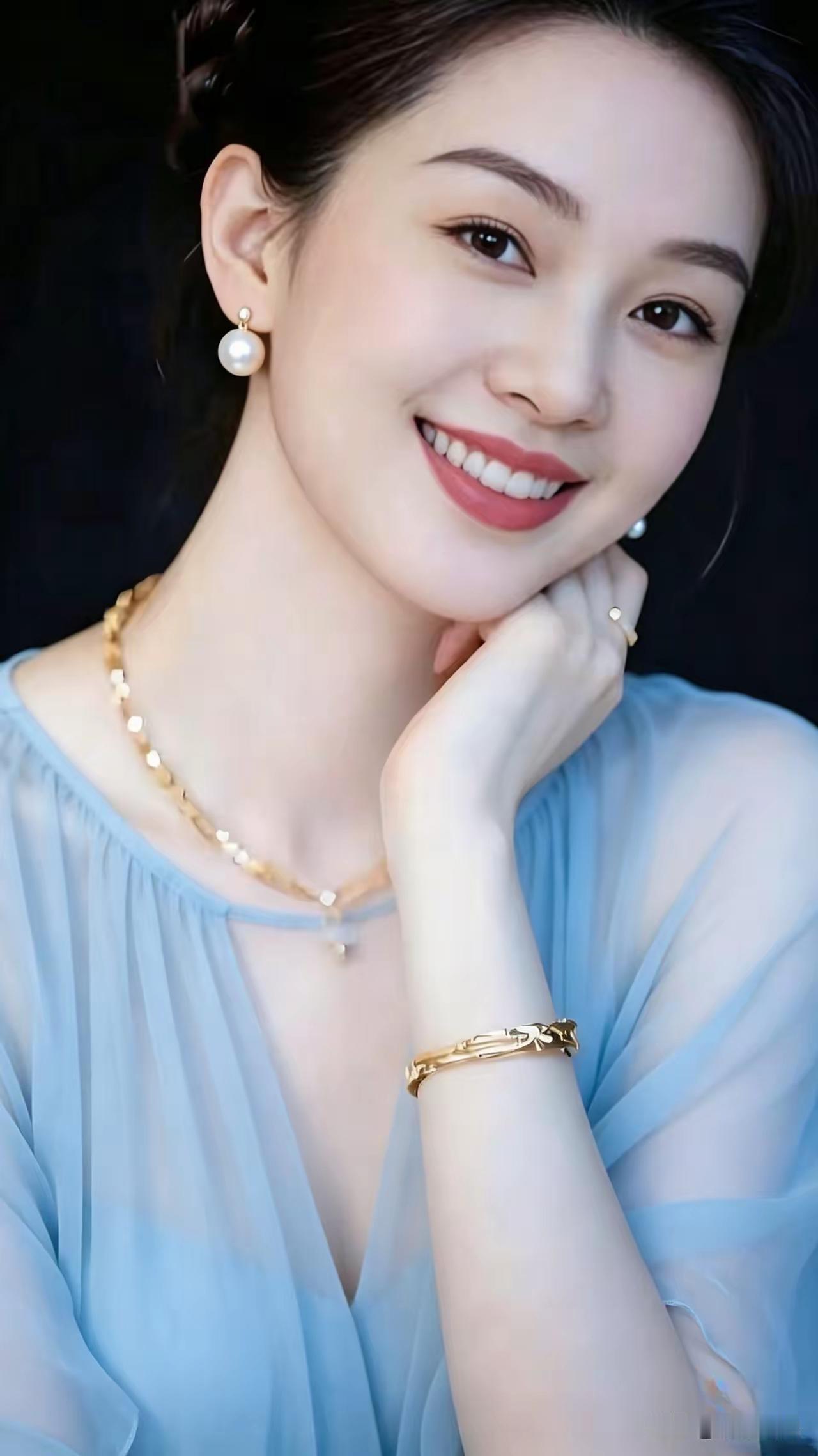金光闪闪，笑容满面
