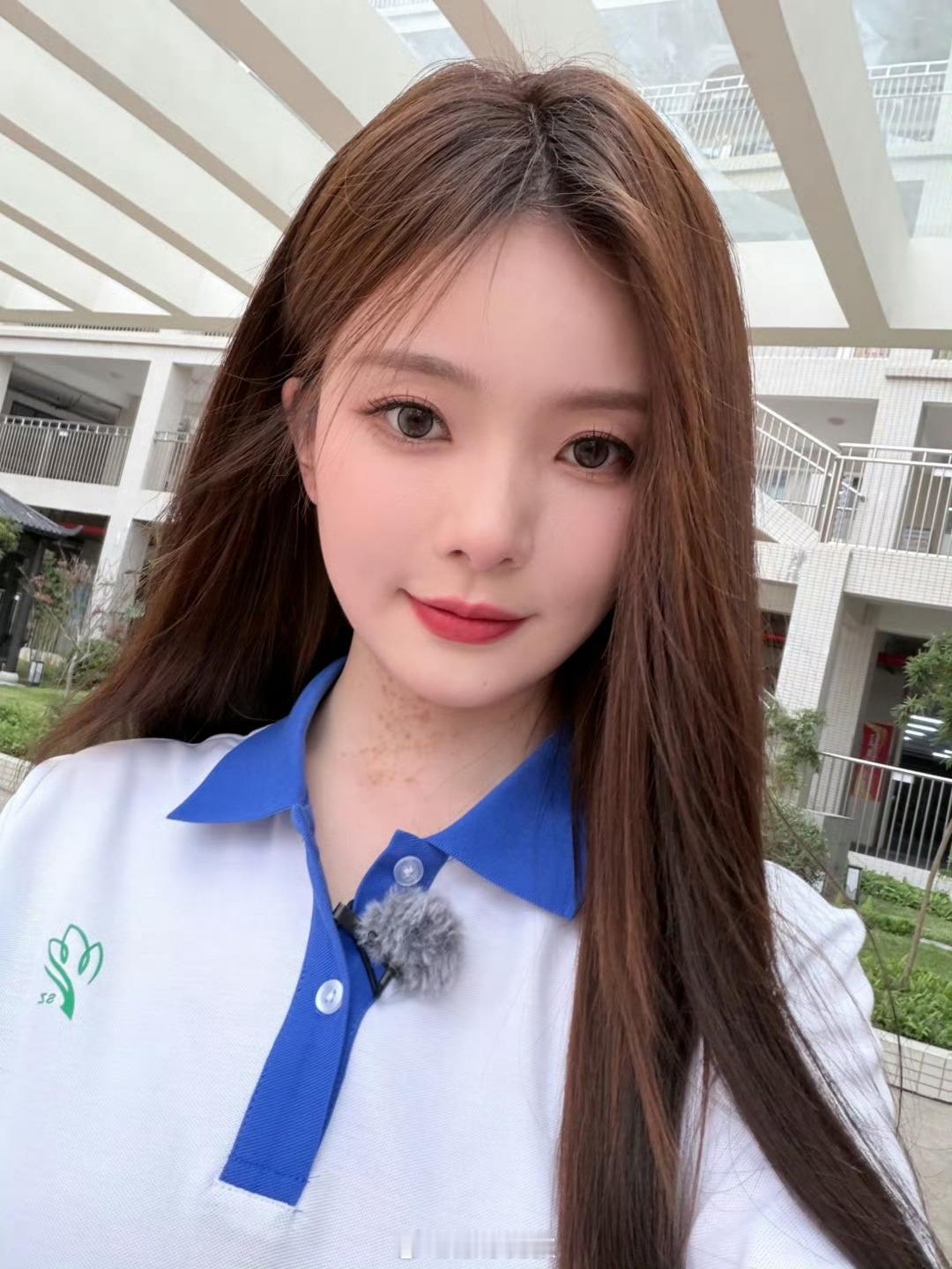 陈卓璇饭撒这块手拿把掐陈卓璇给粉丝录早安音频谁懂啊，睁眼就是陈卓璇的“早上好”，