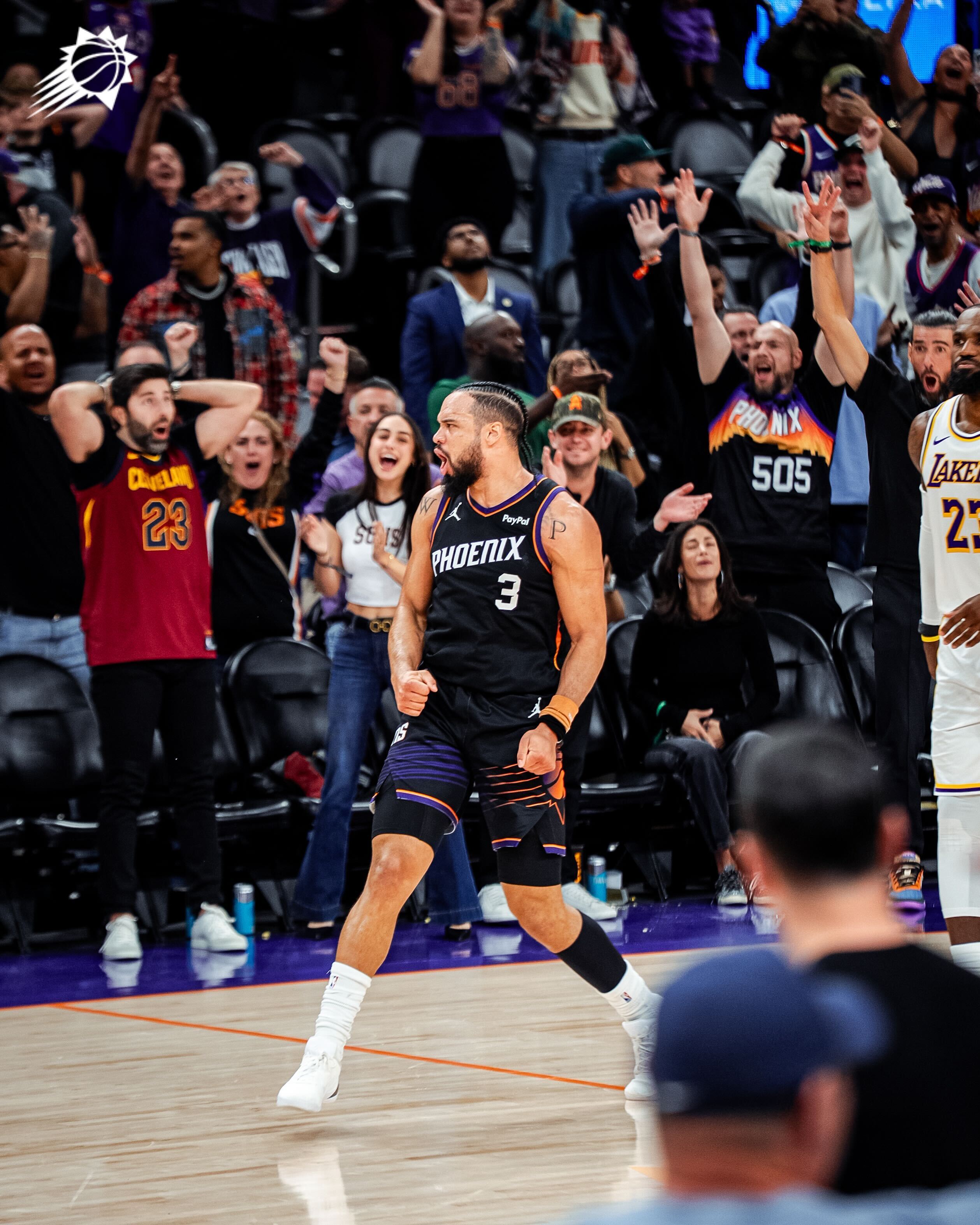 湖人轰出24-0领先太阳20分，太阳又打出一波流反超比分，最后詹姆斯3罚2中，湖