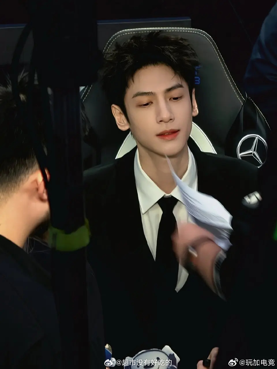 站姐团建中，电竞博主拍的罗云熙神图好完美的骨相皮相，完全硬帅罗云熙这张脸太权威了