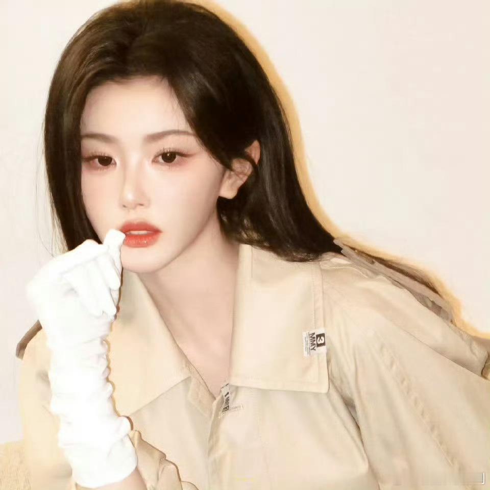 孔雪儿直播里也太真诚啦✨不仅大方说想演现偶，还温柔解释高颅顶妆造是因为发质细软塌