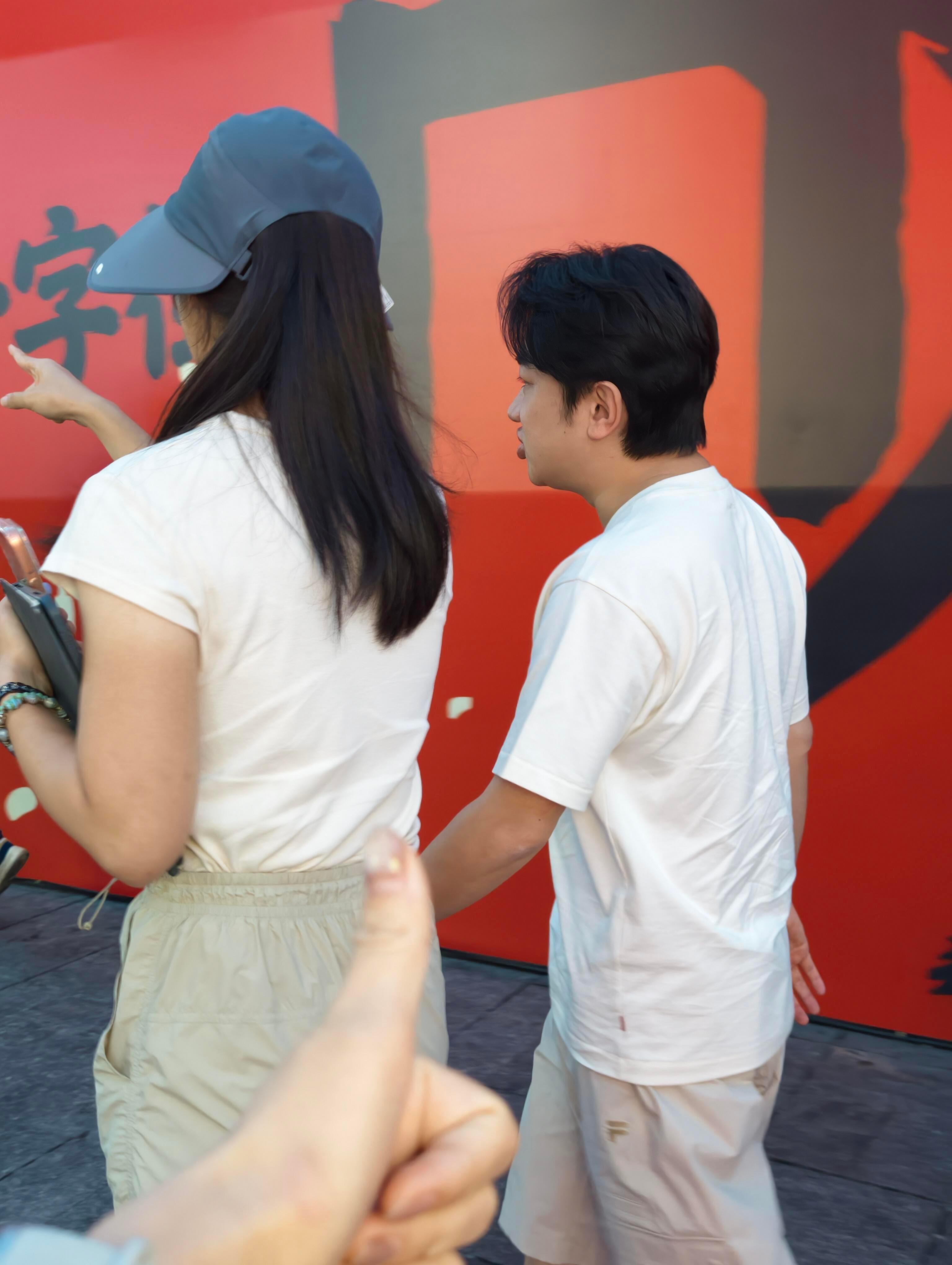网友称吃饭遇王祖蓝进店被清场真是好大的咖位啊 消费者付费用餐拥有消费权益，无权被