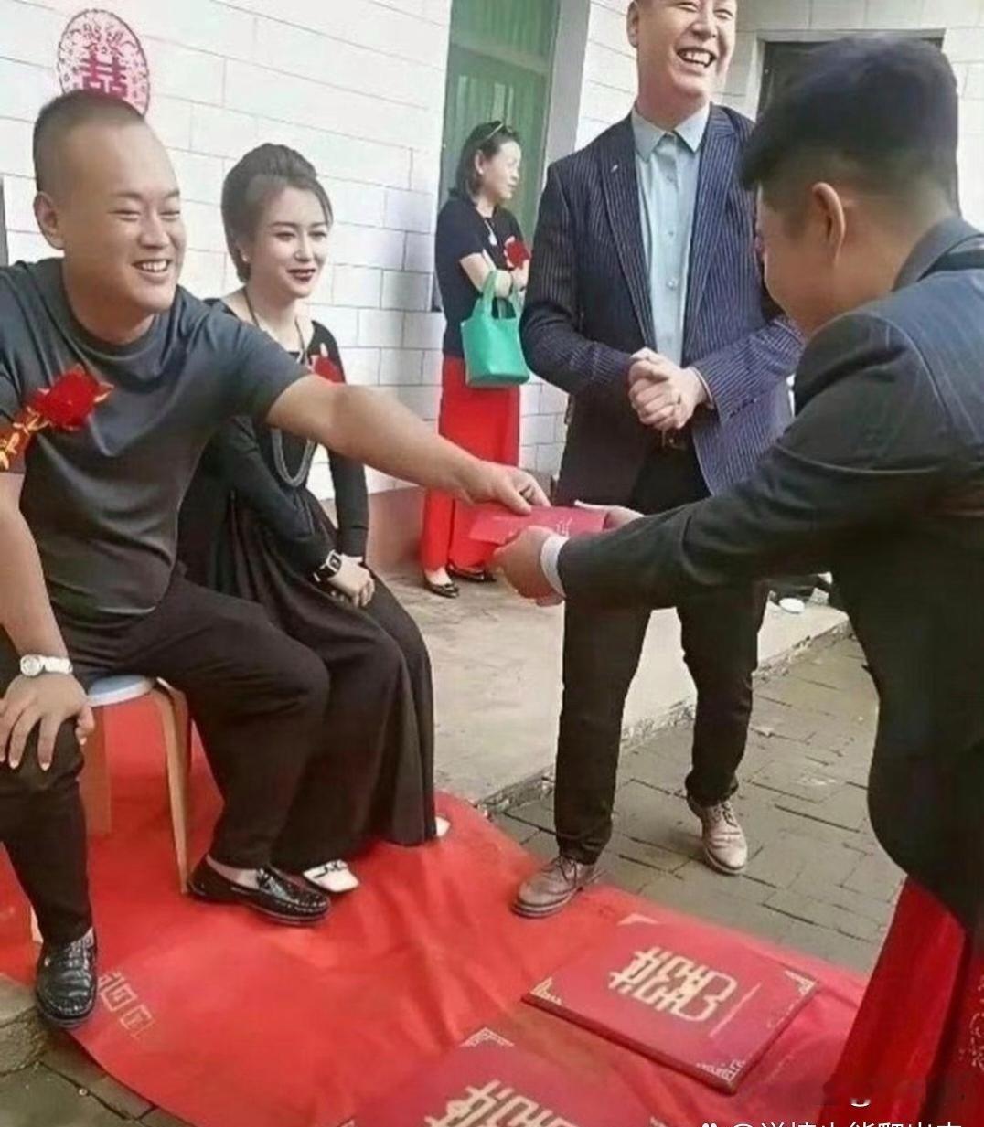 丈母娘都长这样，新娘得漂亮成啥样 ​​​