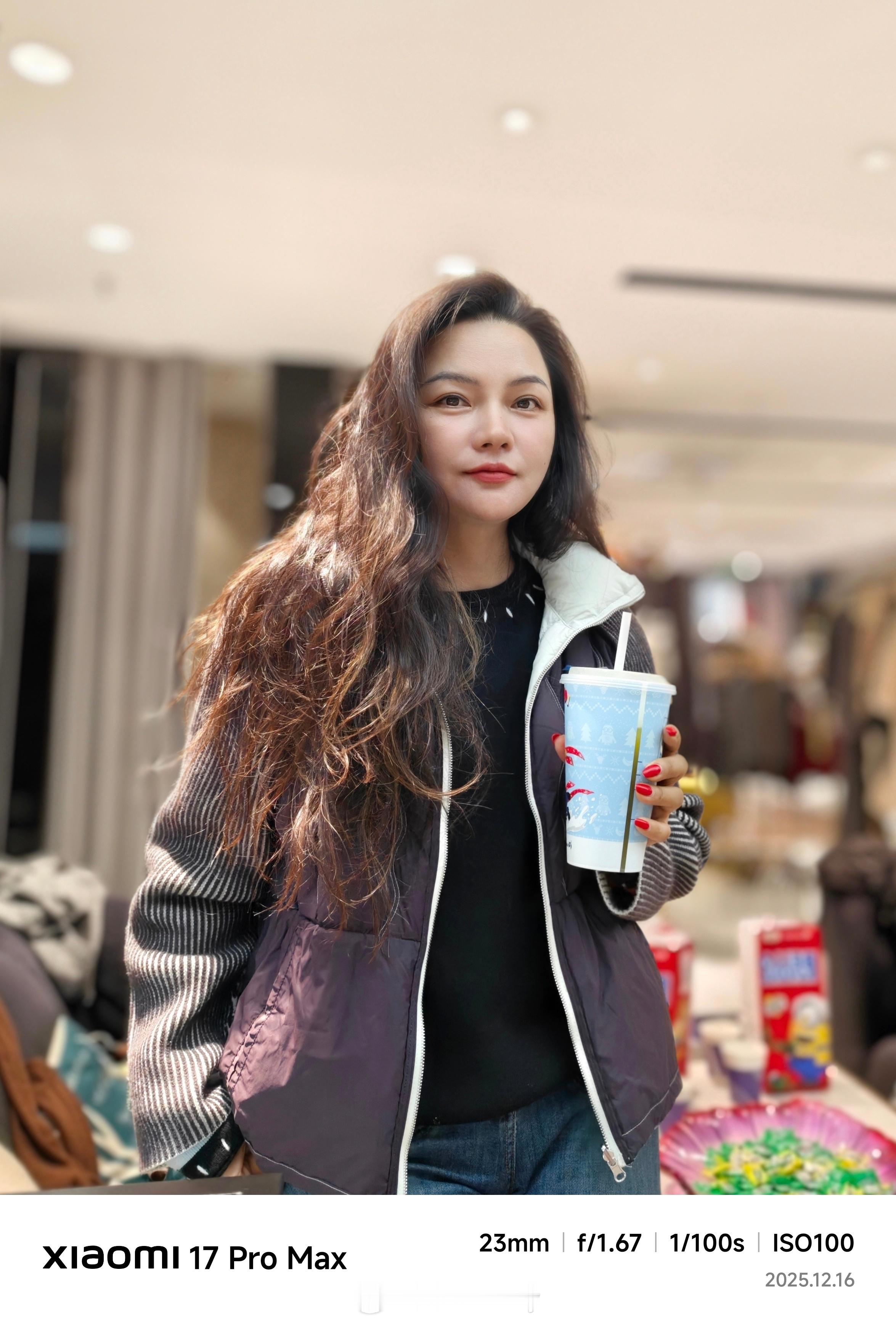 小米手机的原图直出张张相机质感，不用莱卡模式，普通人像拍摄也很绝，准确还原明暗细