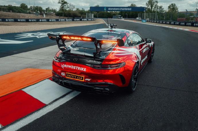 【2026 年 F1 匈牙利站首秀：梅赛德斯-AMG 展示 GT 63 Pro 