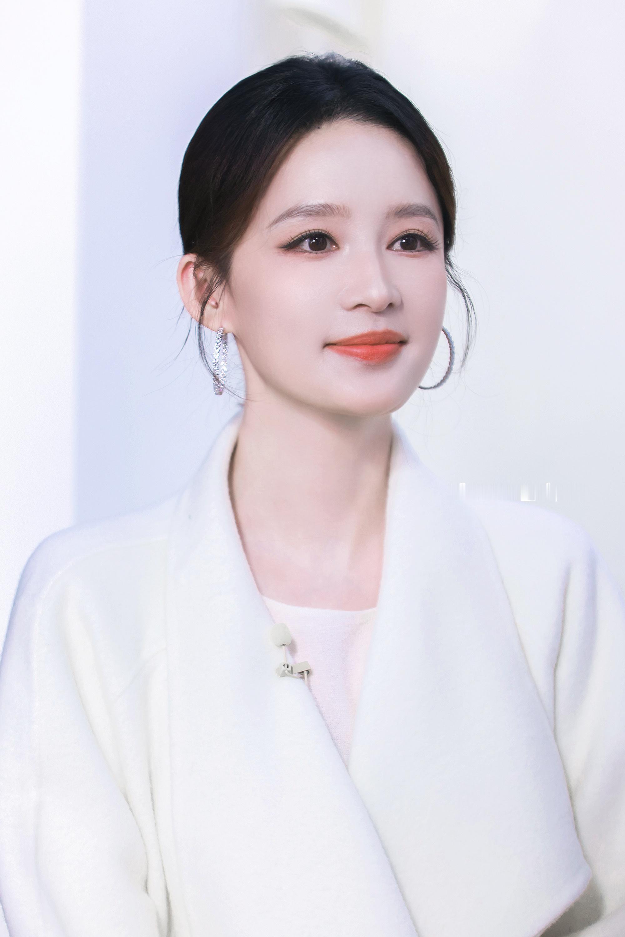 杨洋李沁谈了五年哪个脑子想的热搜，张嘴就来造谣啊[便便]早期一起拍过剧而已，那么