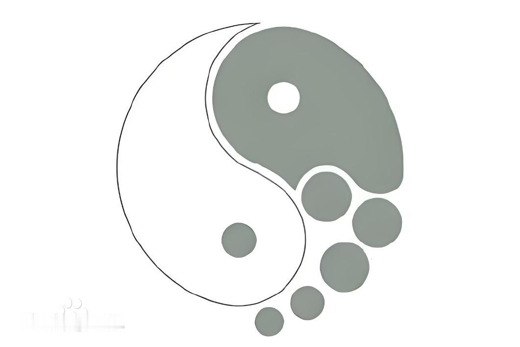 马来西亚吉隆坡中医学院的图标或者说学校的校徽是符合中医的五行相克的理论的，人或人
