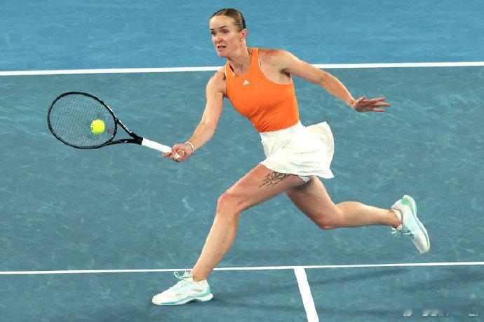 乌克兰烂白菜斯维托丽娜谈到她收到的来自乌克兰人的支持信息时说：“这让我非常感动。