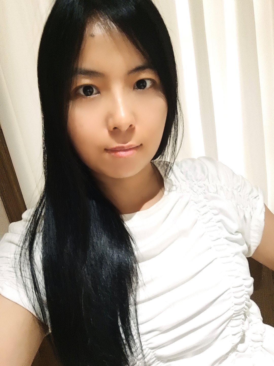 长了张鹅蛋脸才知道，在娱乐圈混，连导播切镜头都优先往我这扫，说构图根本不用调。别