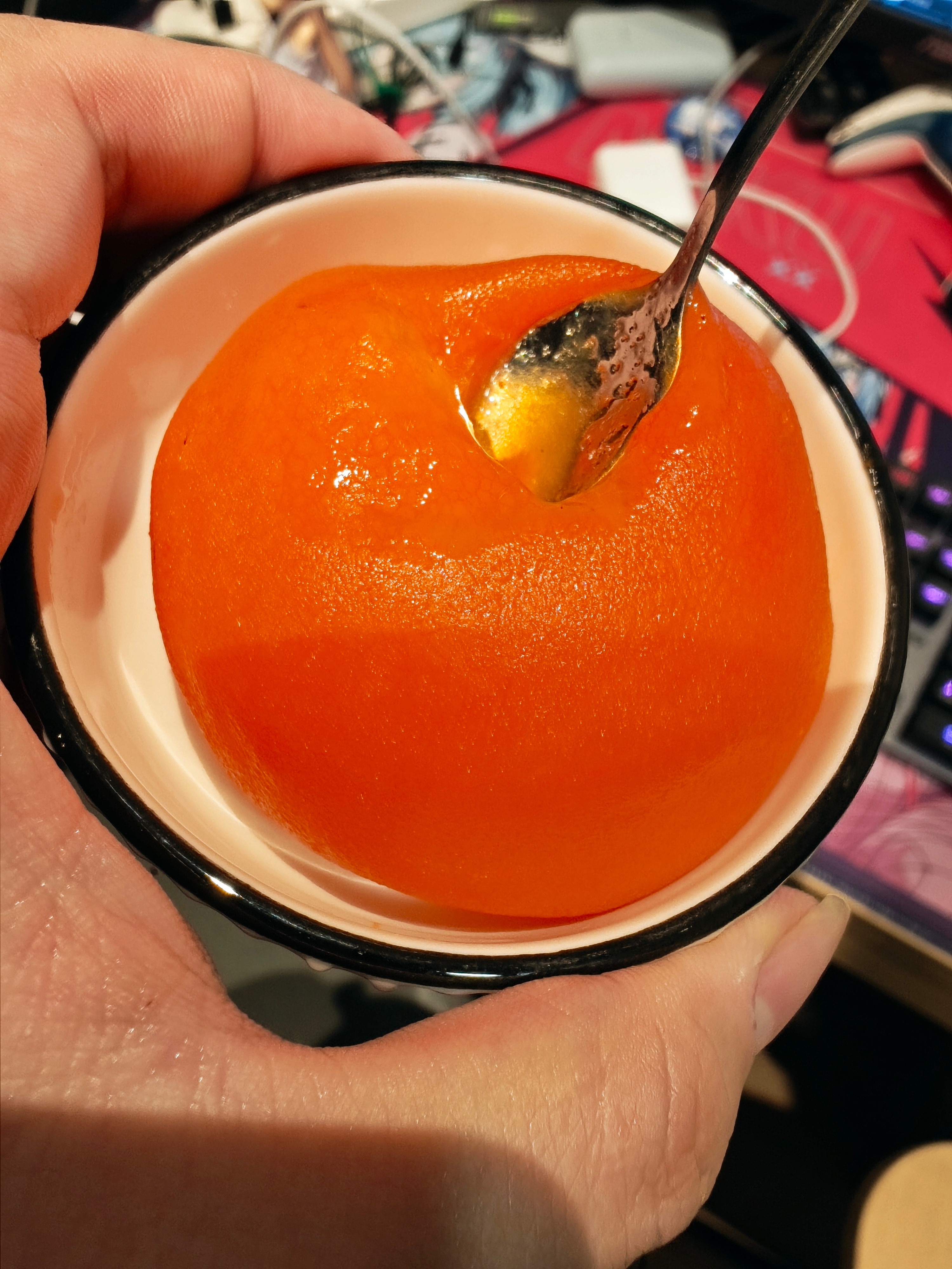 柿子是天然的布丁🍮小区里自然成熟的水果中唯有熟柿子是能入口的（虽然通常都被乌鸦