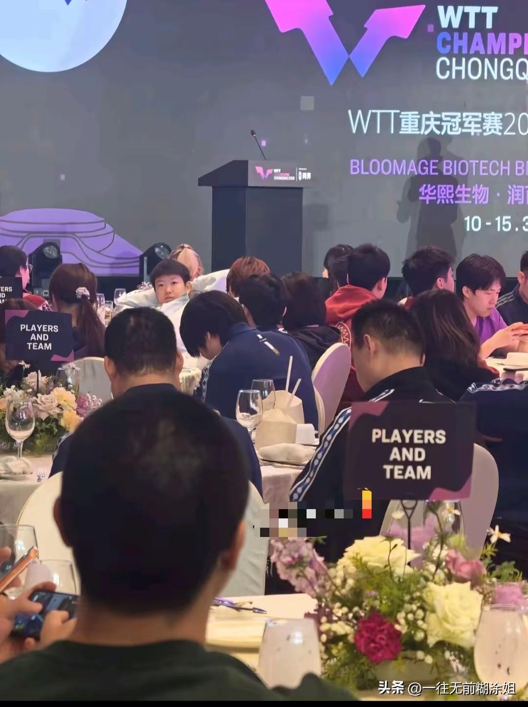 又是莫名的宿命感的画面

为啥一眼只能看到他和她

央妈首选看这松弛感[爱慕]