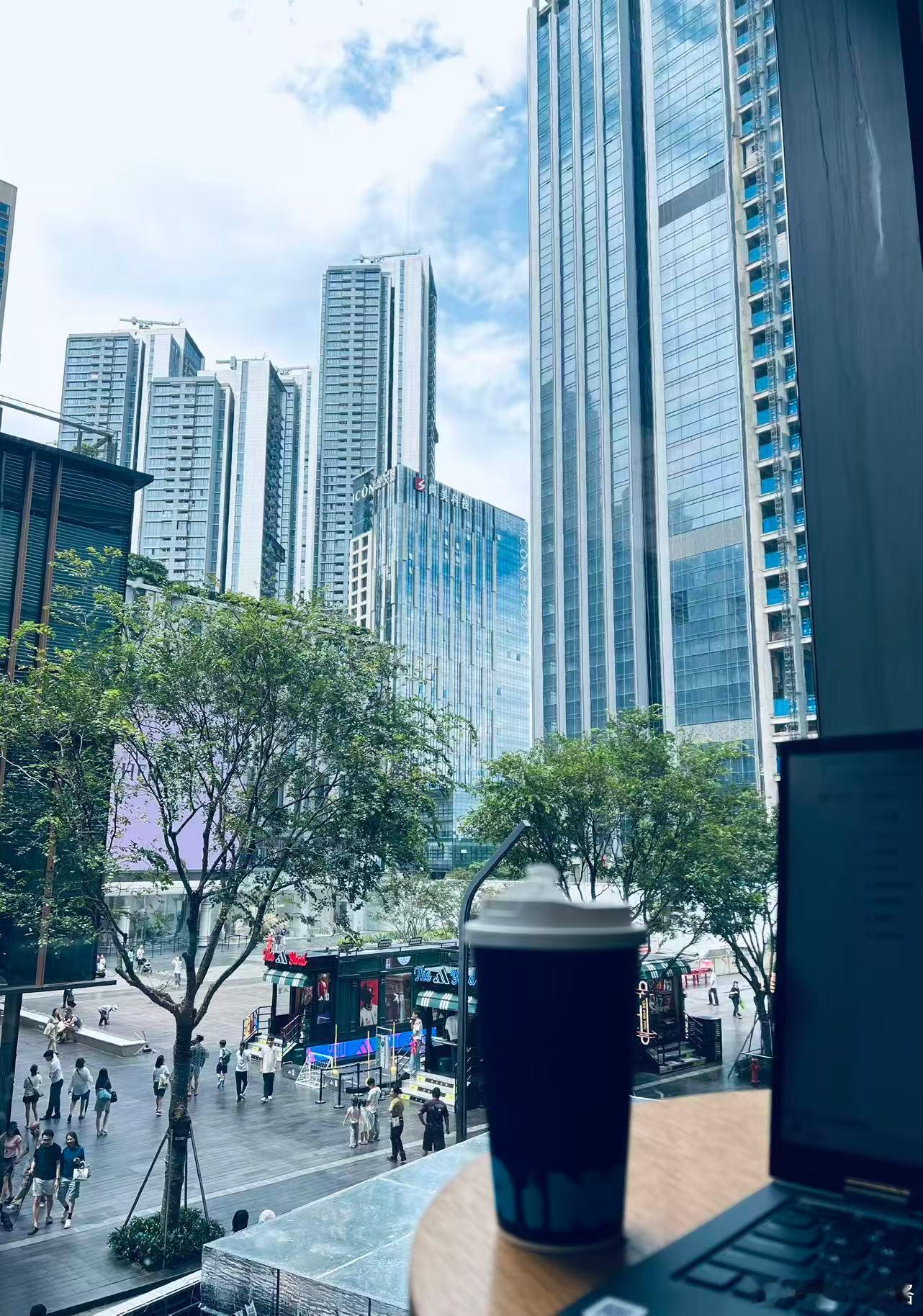 工作舒适区上午跑智驾喝了澳白，下午蓝瓶Nola刚刚好。隔空干啡