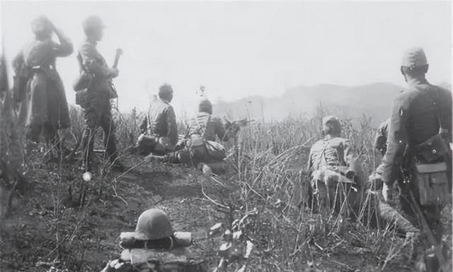 东北抗联奇袭日军仓库，支队长下令：只拿皮大衣，别的不要

夜幕低垂，部队悄然行动