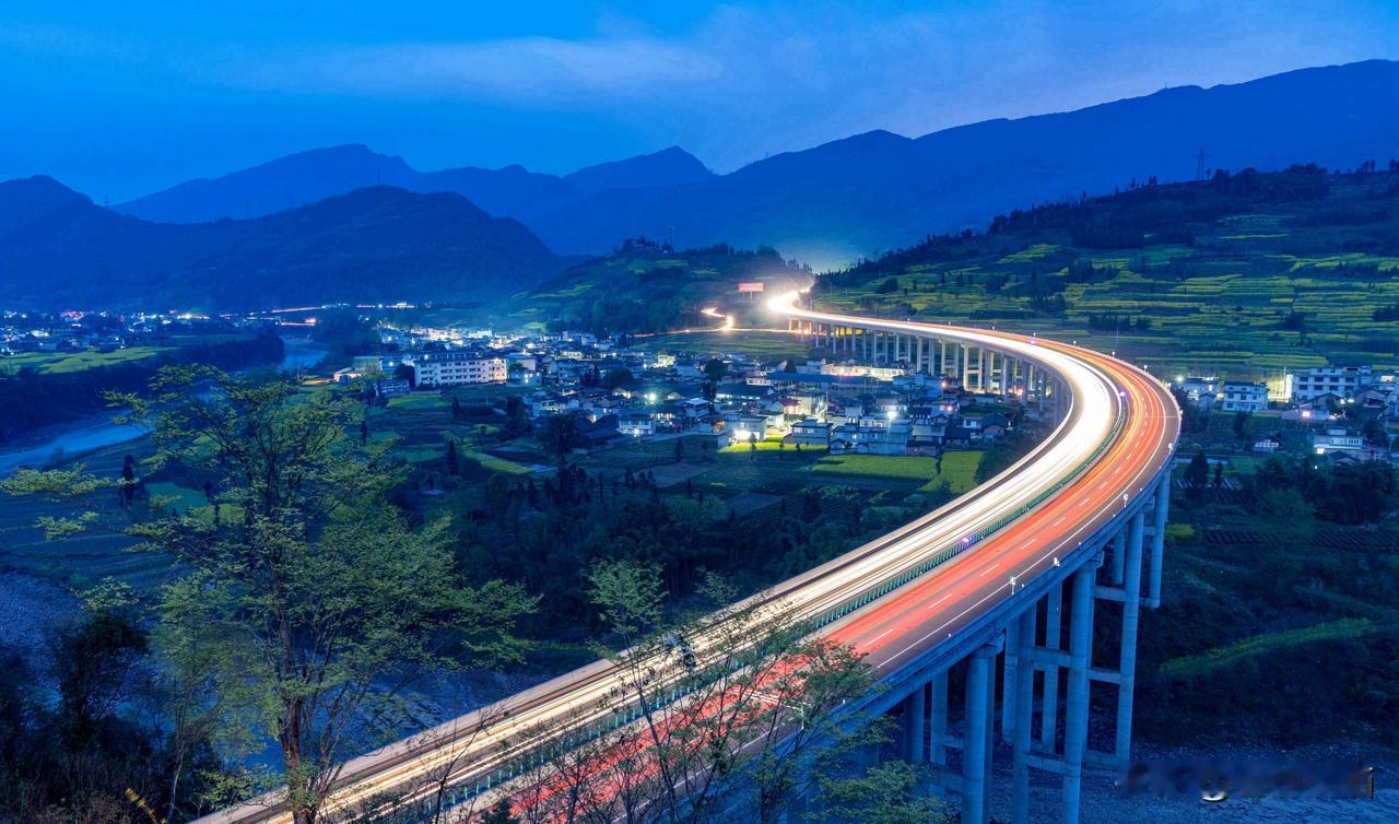 雅安天全《夜色中的雅康高速》“川藏线——遇见最美的风景”摄影展获奖作品22
20