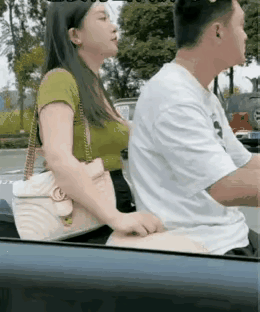 嘿，美女加个微信…[泪奔]