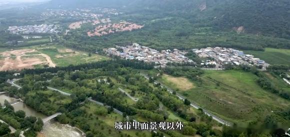 #秦岭脚下的村咖画室好city#秦岭之美，不仅在于山水之间，更在于那些被艺术点亮