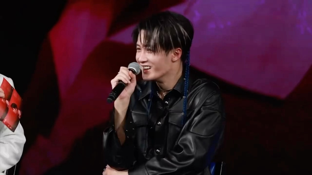 再看还是想哭的程度“谁来看啊？”不用说live了，几年后的演唱会门票都秒售罄哥哥