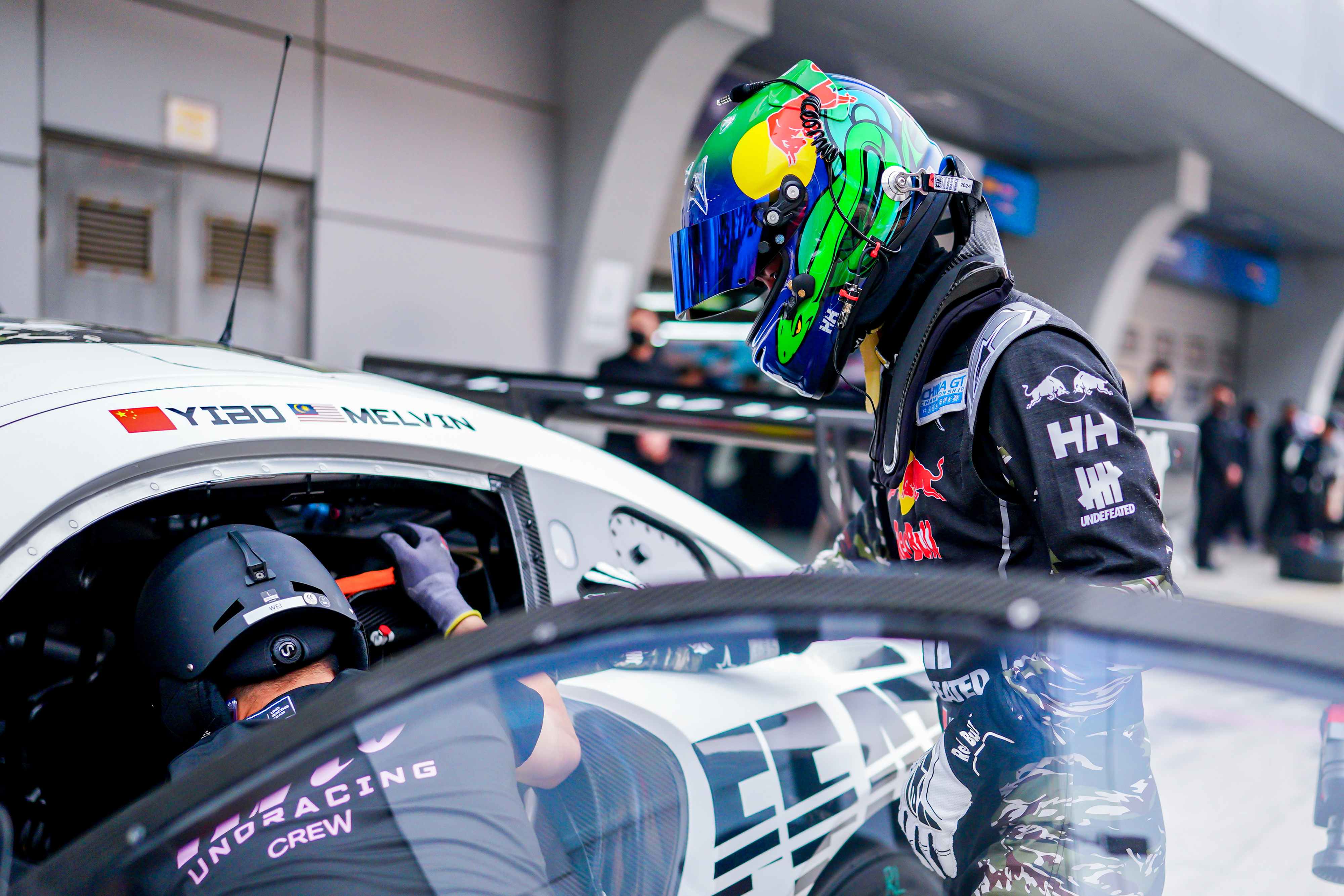 China GT R2正赛日加油车手们能不能呼吁一下王一博的粉丝家人们咱们都是看