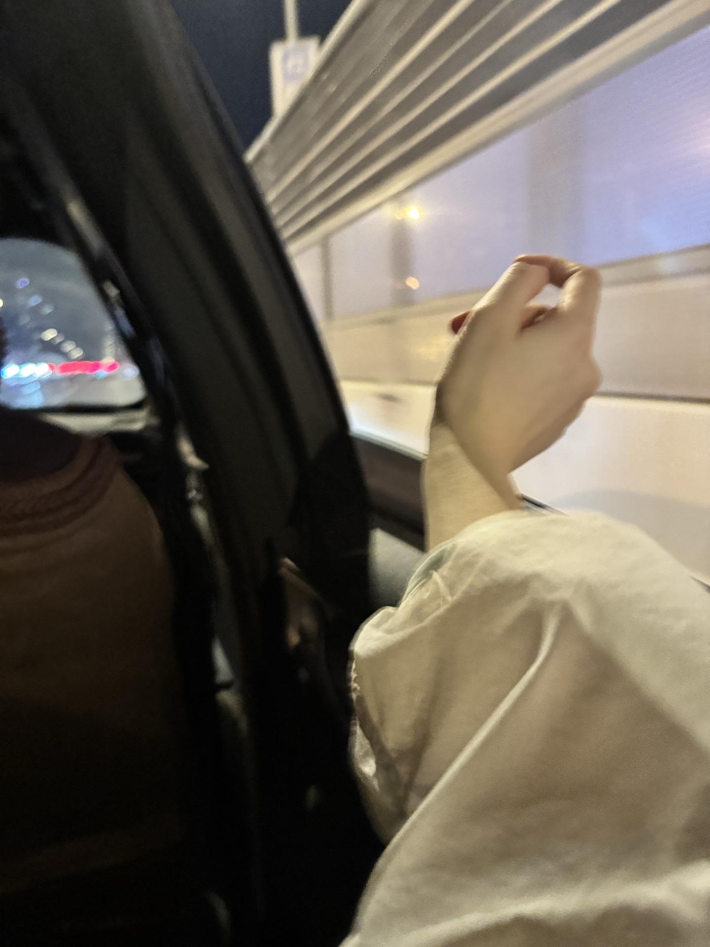 人在无语的时候真的会笑。