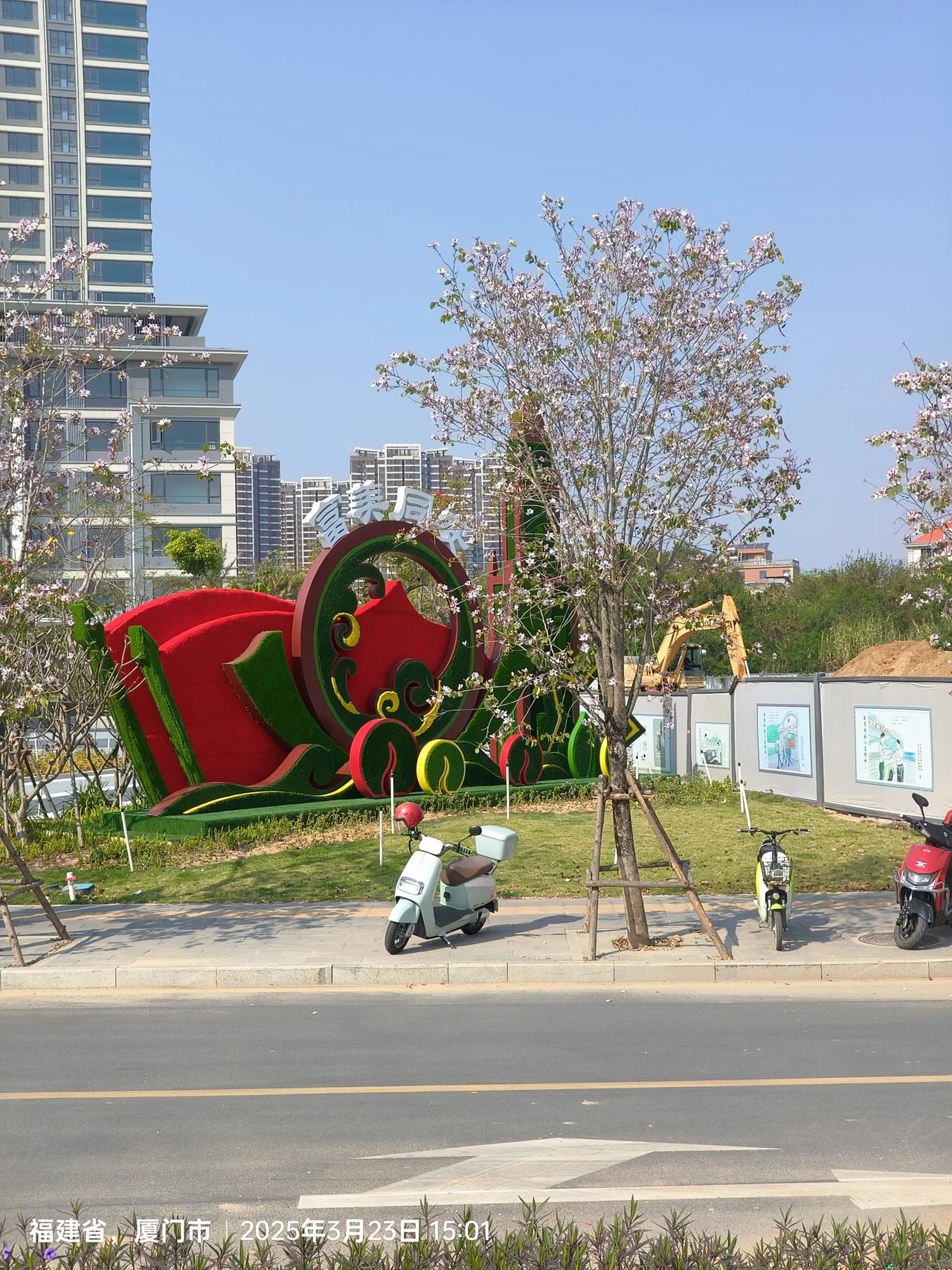 男人这个小玩意儿，真是有趣，名字也多，叫法还得分年龄段。
比如小儿的叫鸡鸡，我们