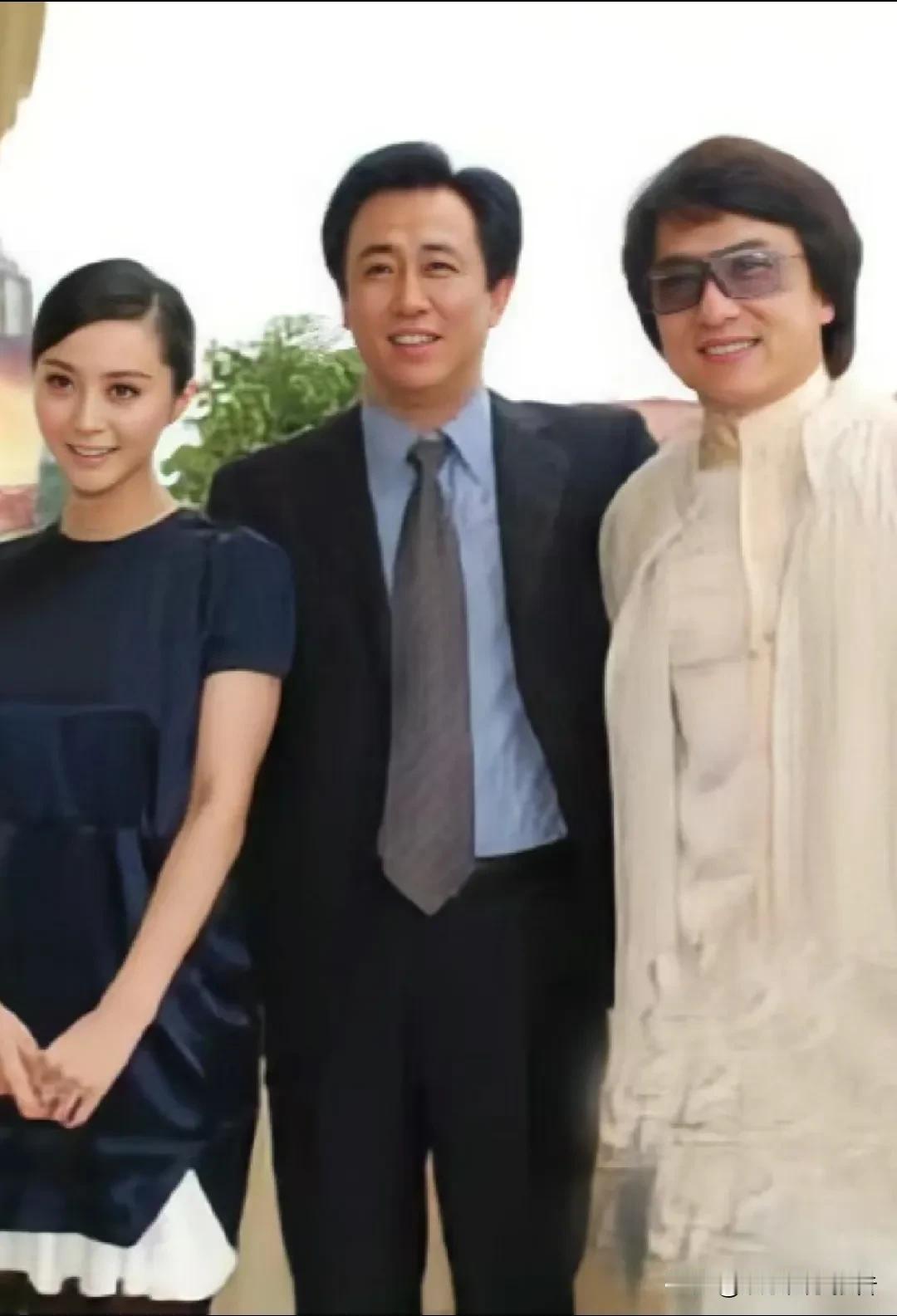 姜还是老的辣，范冰冰，许家印，成龙三个人的合影里，只有成龙安然无恙，另外两个都跟