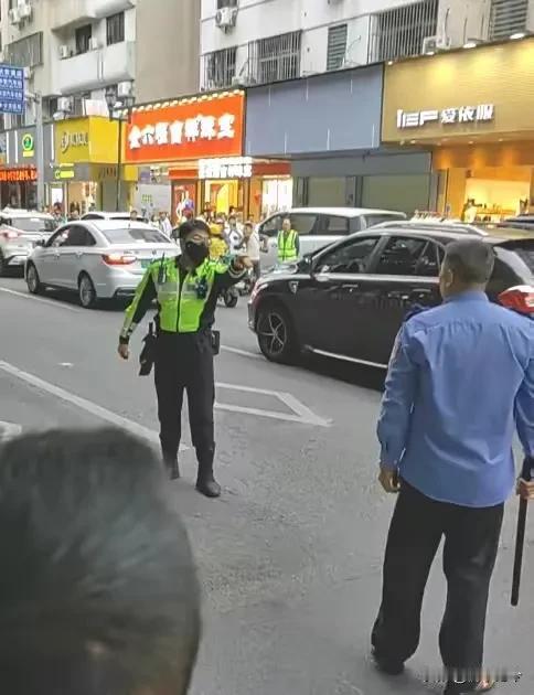 “我本以为吕布已经天下无敌，想不到有人比吕布还要勇猛！这是谁的部将？”“我乃东莞