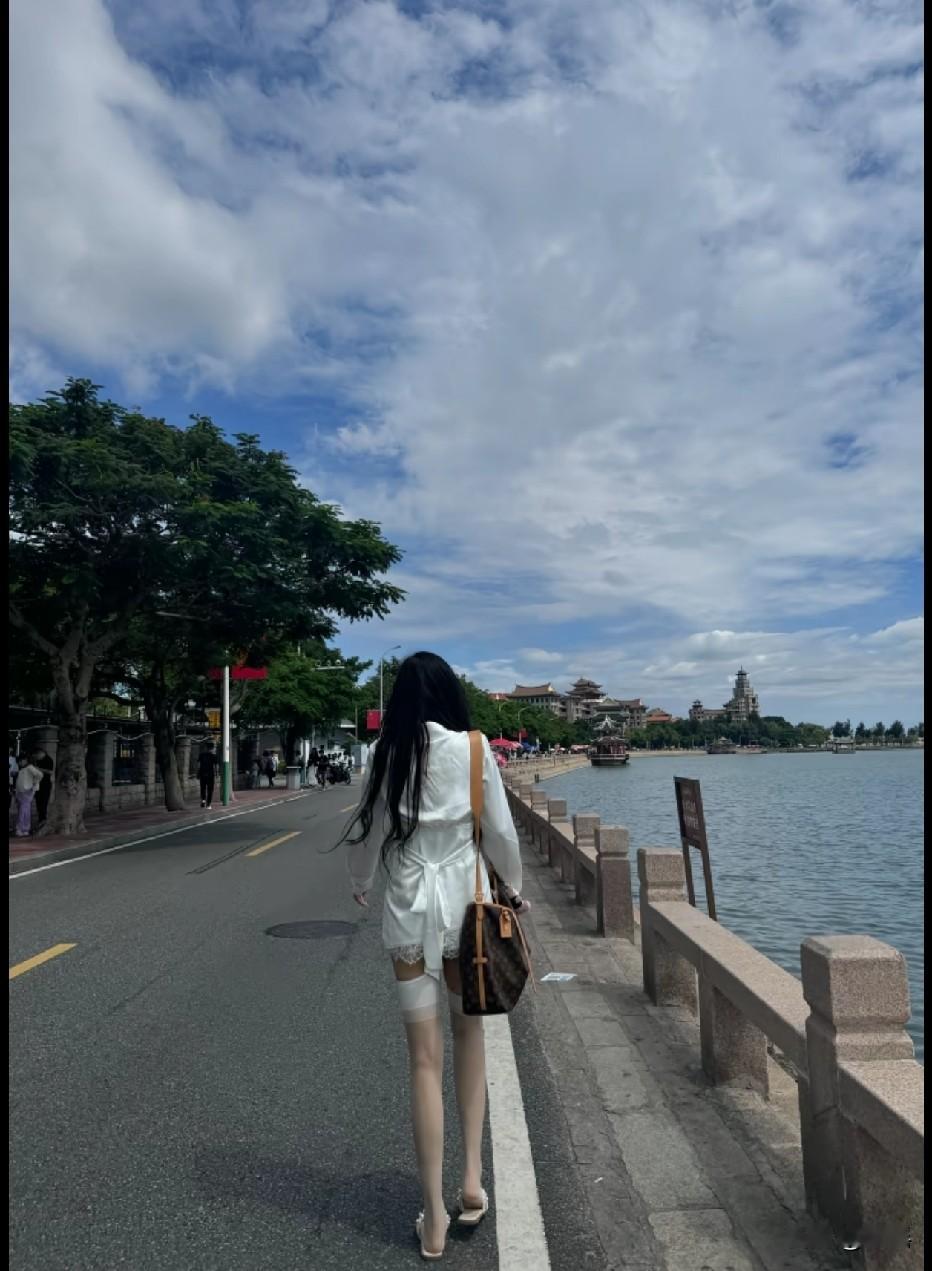 确实孤陋寡闻，在路上没遇到这种丝袜