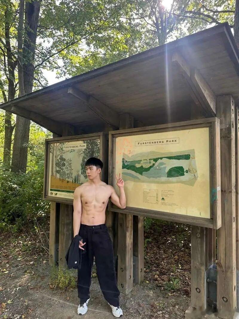 来看看好身材的弟弟今晚更新公众孤岛家