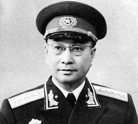 陈赓创办哈军工时期，领导全部搬到平房居住，教师们则统一安排入住楼房，这是什么原因