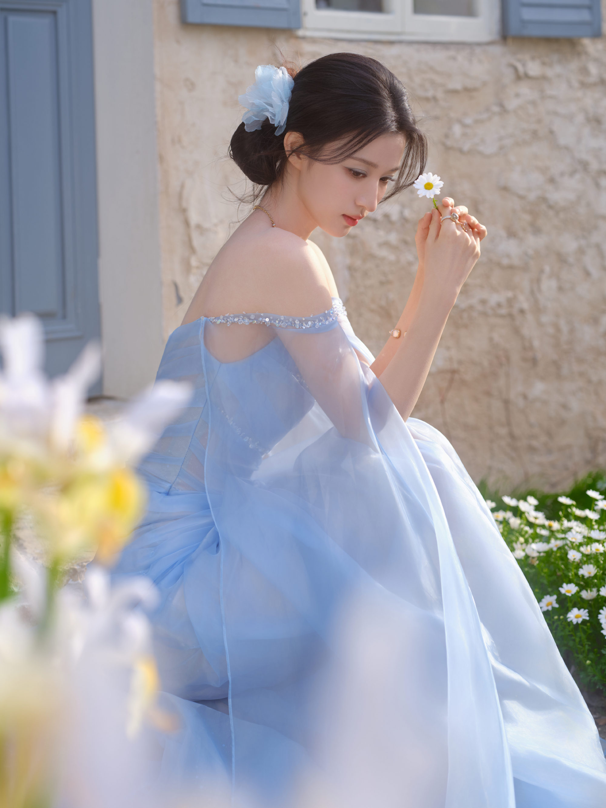 1.王楚然的外形条件好，现在很多古偶本子喜欢溜她，但她经纪人筛本子很厉害，不是熟