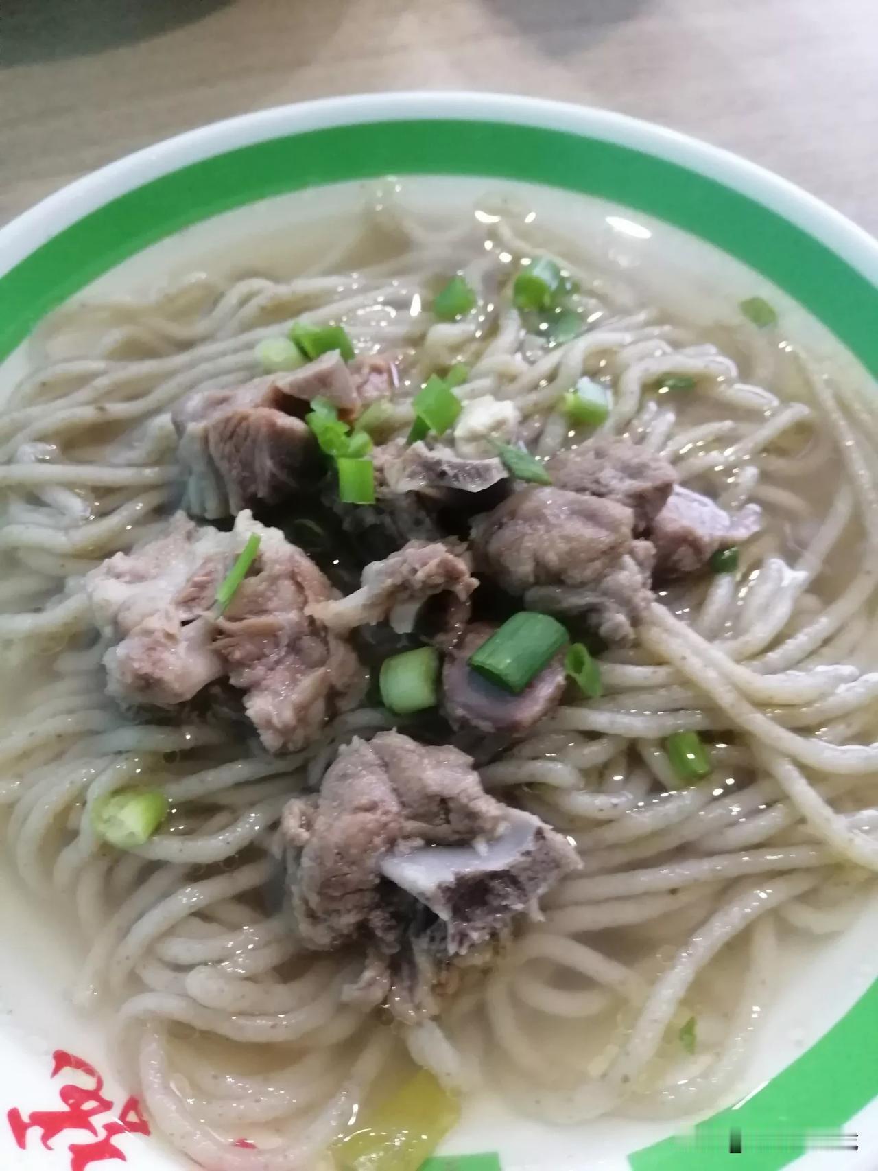 康把什这大块羊肉面（荞面），一碗14元味道不错啊！[捂脸][捂脸]比呼市的便宜！