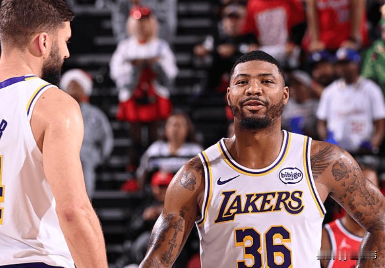 太铁了！斯玛特谈三分9中0：

“输球我的责任很大。”

“我没有把那该死的球投