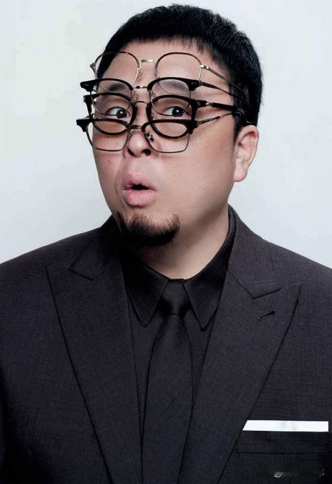 罗永浩为啥总能霸屏?
一、作为与芙蓉姐姐同期的初代网红，吃到了互联网的初期红利，