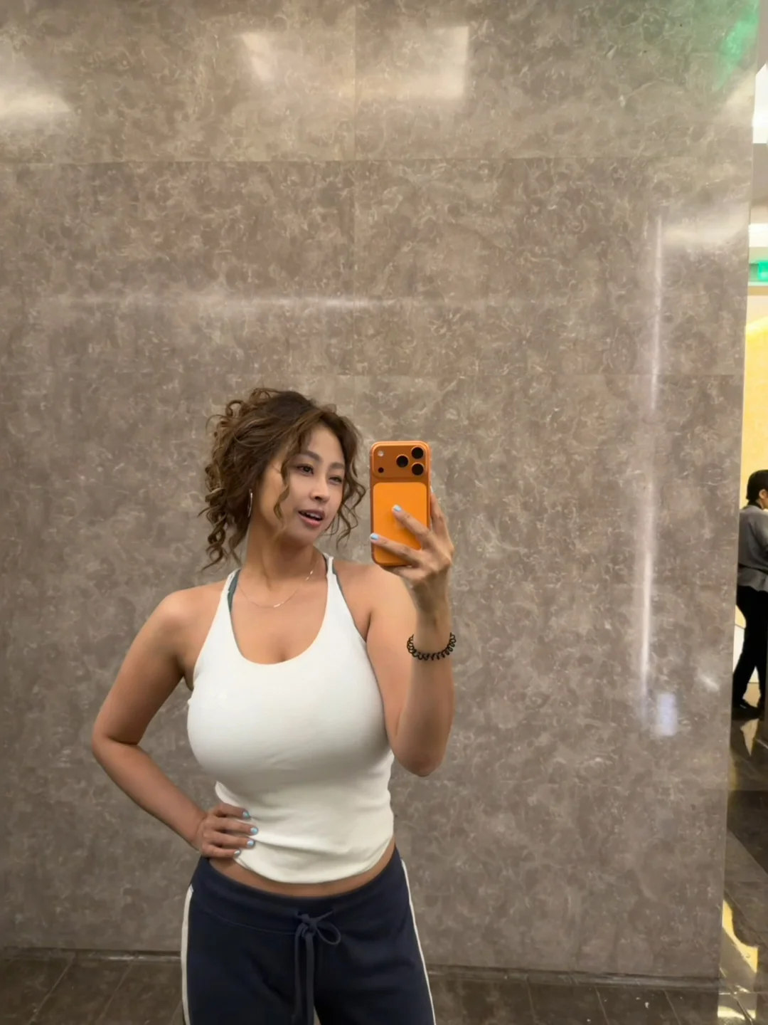 必须橙色啊！主要还是因为橙色显黑🧏🏾‍♀️