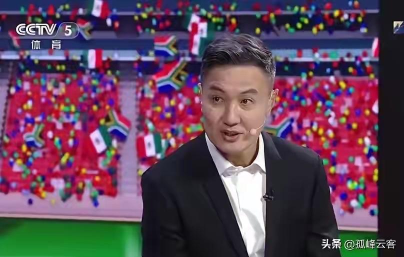 徐阳，足球解说员。身高1.83米，浓眉大眼，西装革履，仪表堂堂。
徐阳作为前职业