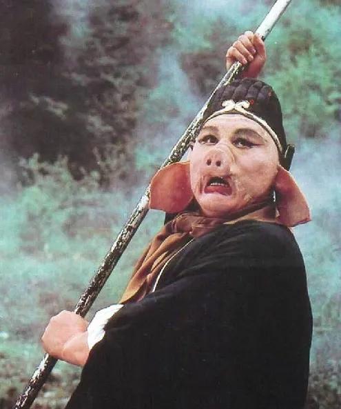 “老八，你说你这猪样，是怎么当上天蓬元帅滴?”
“我爷爷就是天蓬元帅，我爸爸也是