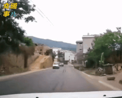 大爷这是走神了，这下子脑瓜子得嗡嗡的