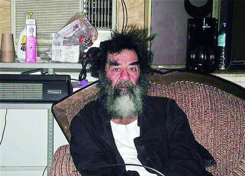 萨达姆一生躲过至少四次暗杀，最后一次没躲过的，是绞刑架。

1982年7月8日，