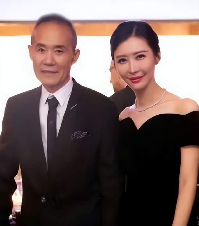 看了王石和田朴珺这几年的拉扯，才懂婚姻的本质从来都是一场精准的资源博弈。
 
十