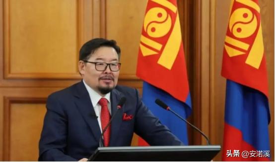 政坛这碗饭真不好吃，干了不到一年就辞职！蒙古国总理主动让位，议会竟然全票通过同意