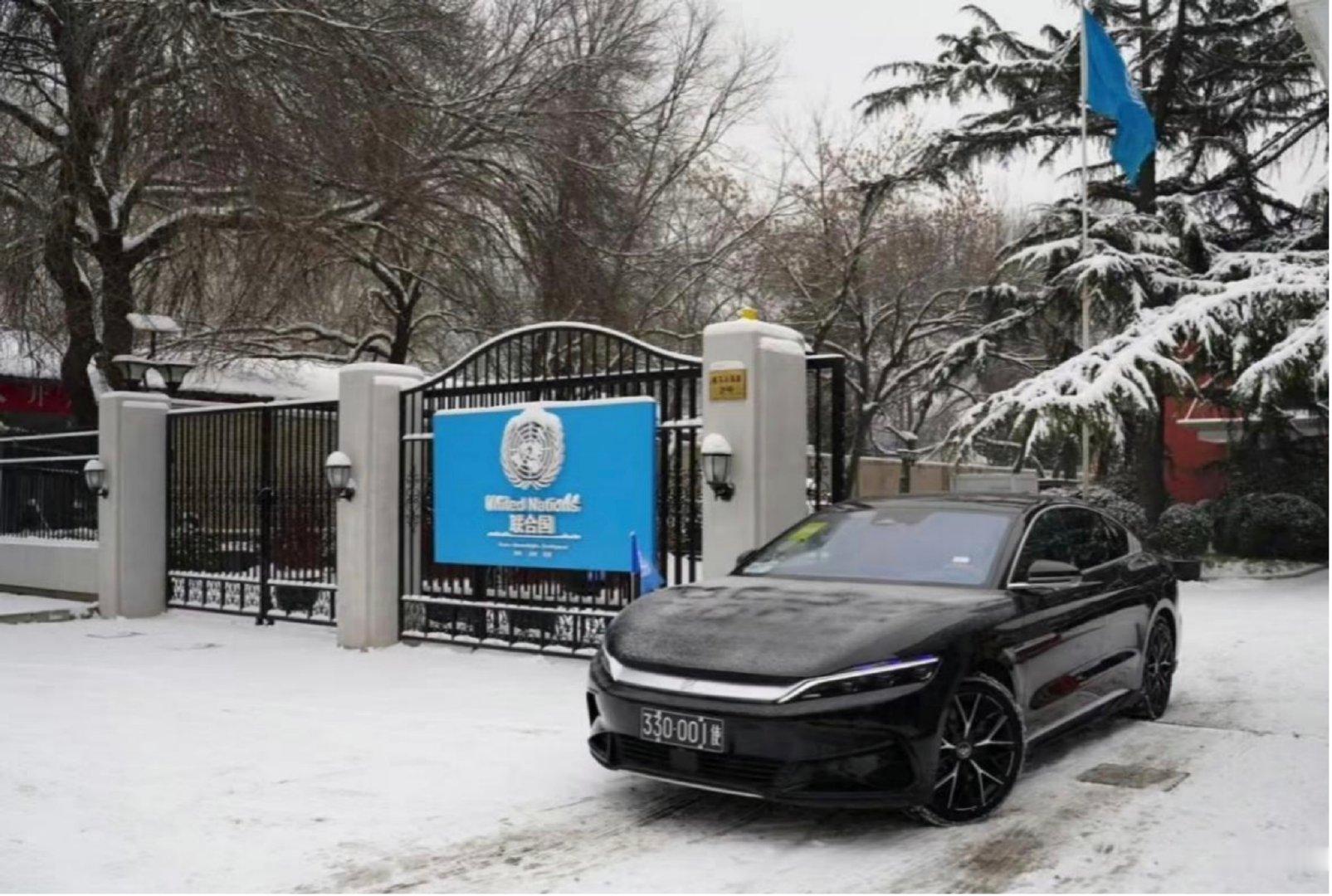 现在在国外街头看到比亚迪，真的一点不稀奇了。从欧洲的政府办公楼到南美的警队巡逻，