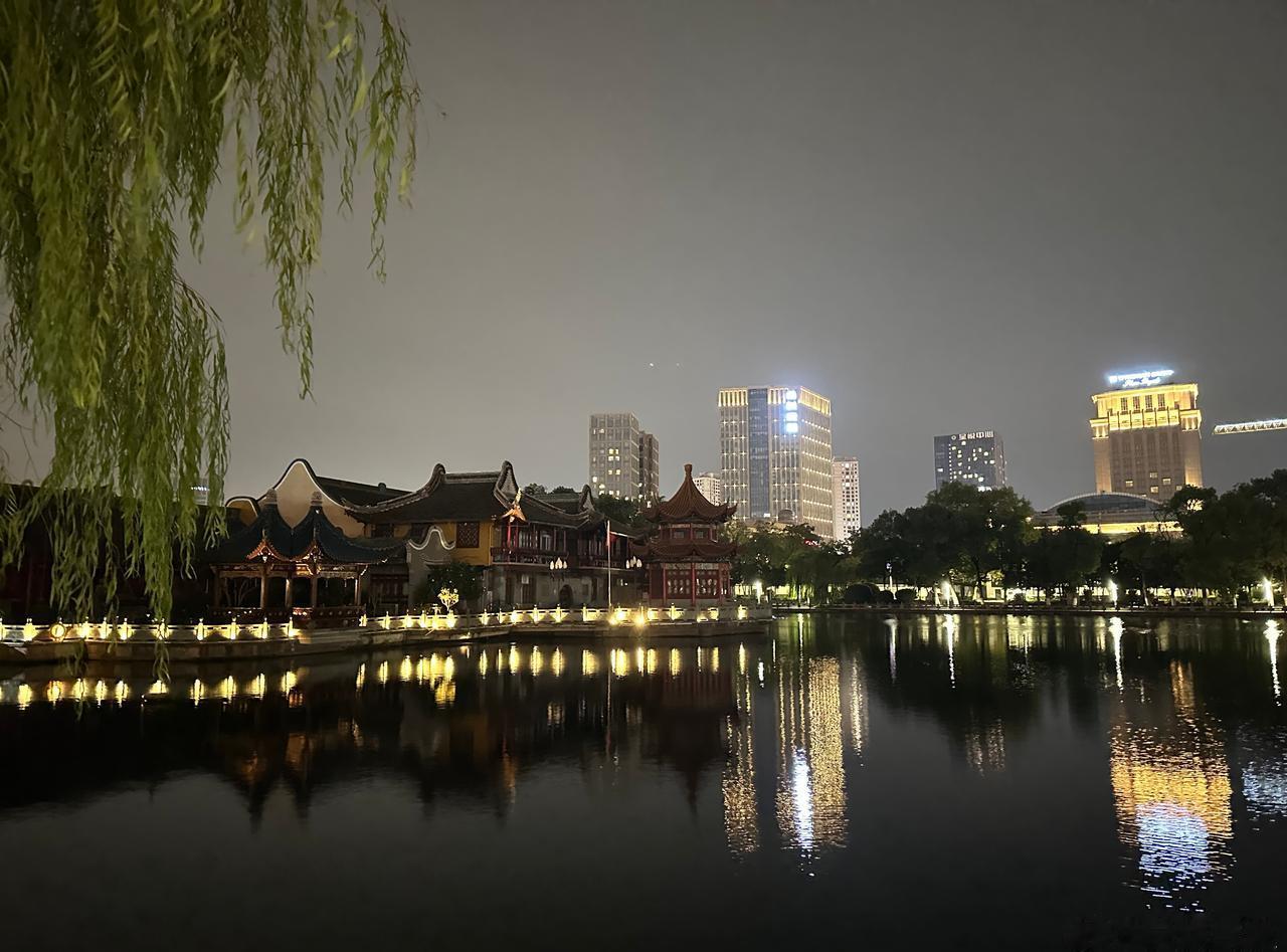 晚安超话甬城天气在线晚安宁波天气 夜色为城市调暗了亮度，不论晴雨寒热，都请卸下疲