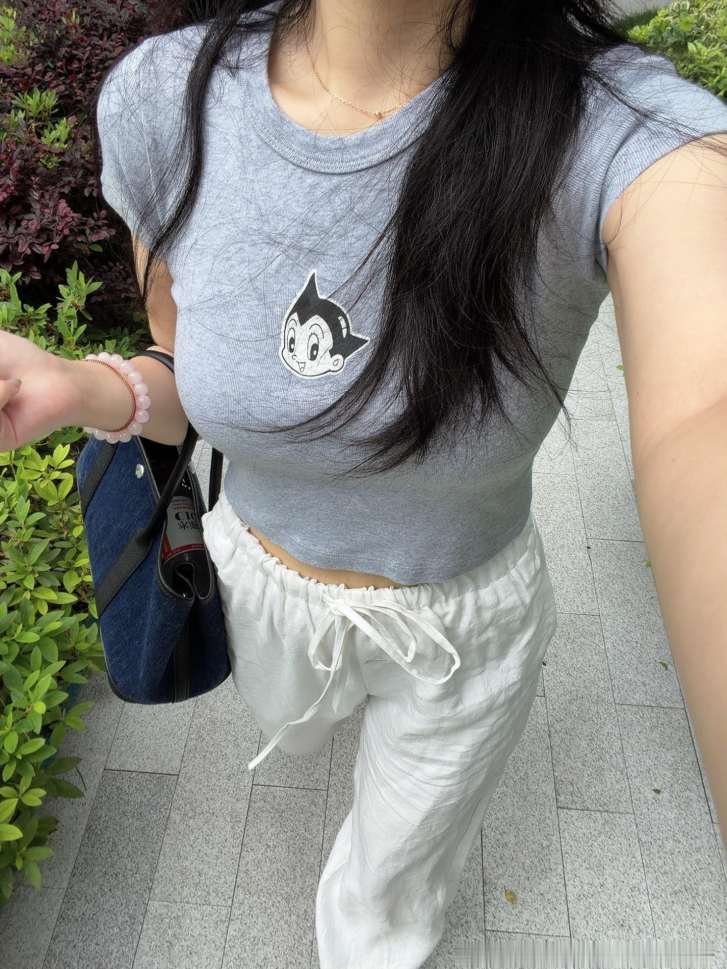 昏昏沉沉上班🤧。发财穿搭