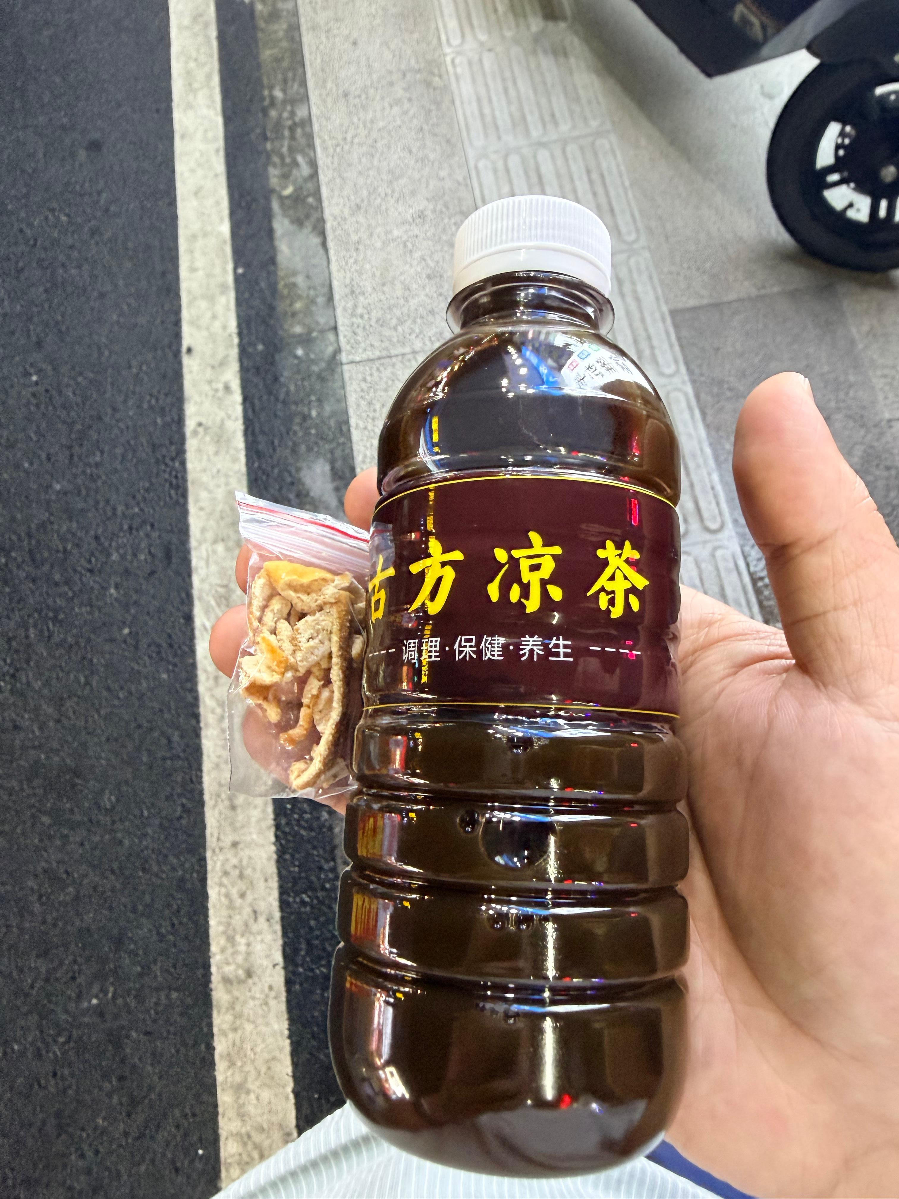 老广凉茶上啥燥下啥凉二话不说灌凉茶 