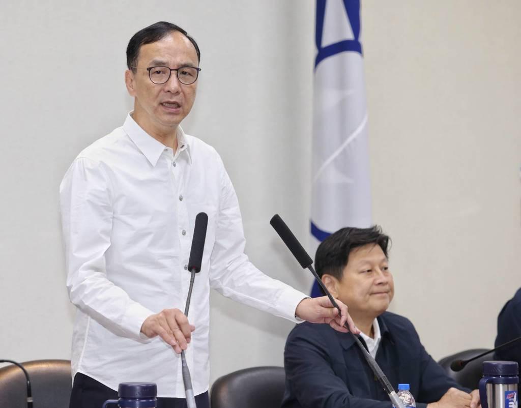国民党前主席朱立伦今天与李四川合体时直言，今年受到股市波动、AI产业趋势及大环境