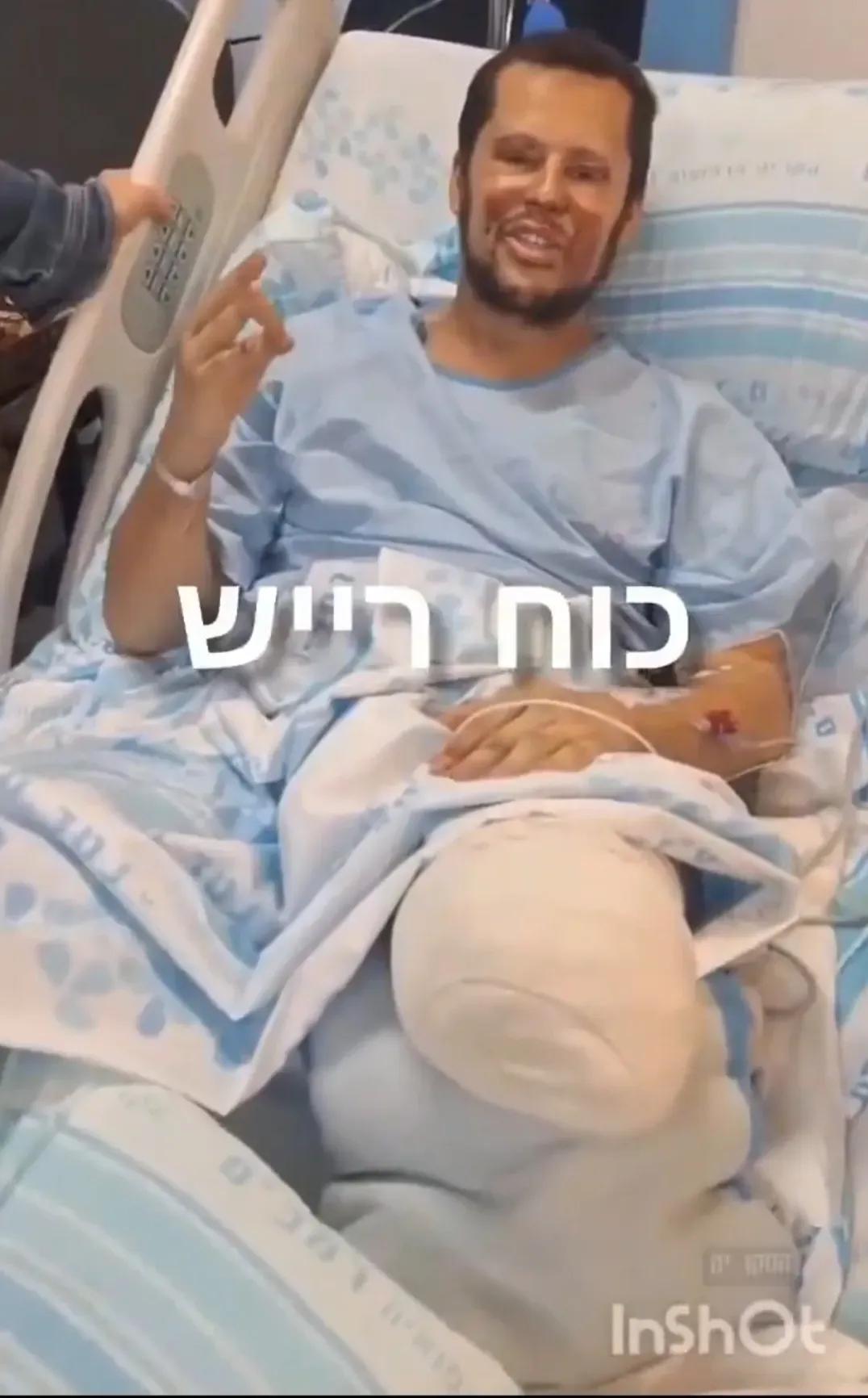 一名入侵黎巴嫩icon南部之后，在战斗中失去了一条腿的以军士兵躺在医院的病床上依