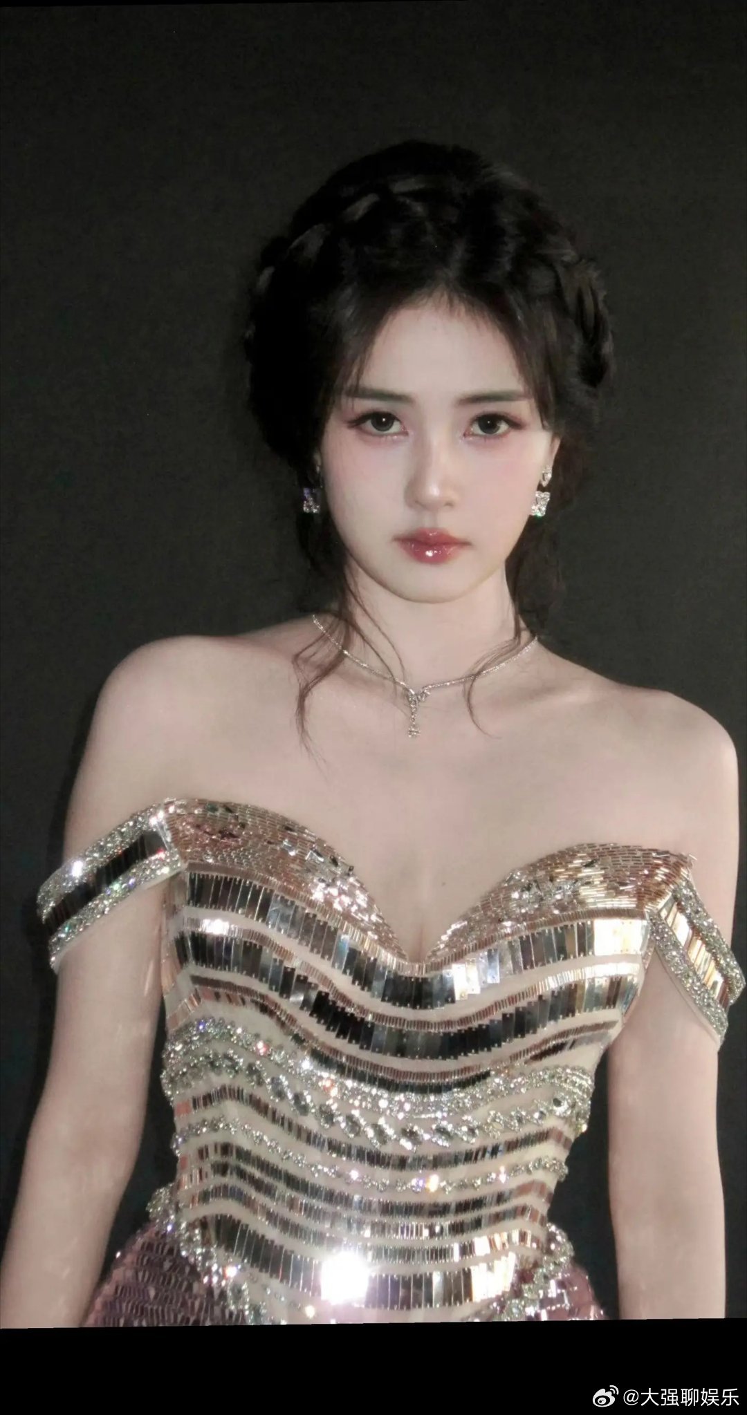 金鹤龙为白鹿化的紫钻星落妆白鹿这紫钻星落妆太梦幻了！金鹤龙老师真的太会化了，星星