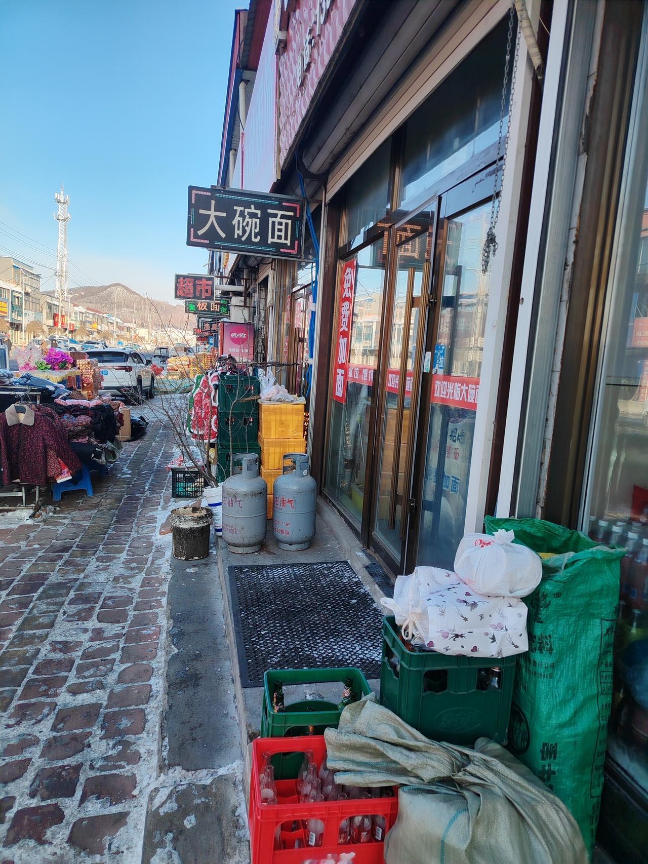 今年冬天的不同冬天的街道