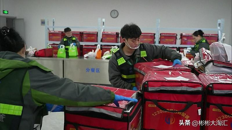 跑外卖能挣钱，但绝对是多劳多得的辛苦活，想轻松躺赚根本不可能，没有哪个平台是绝对